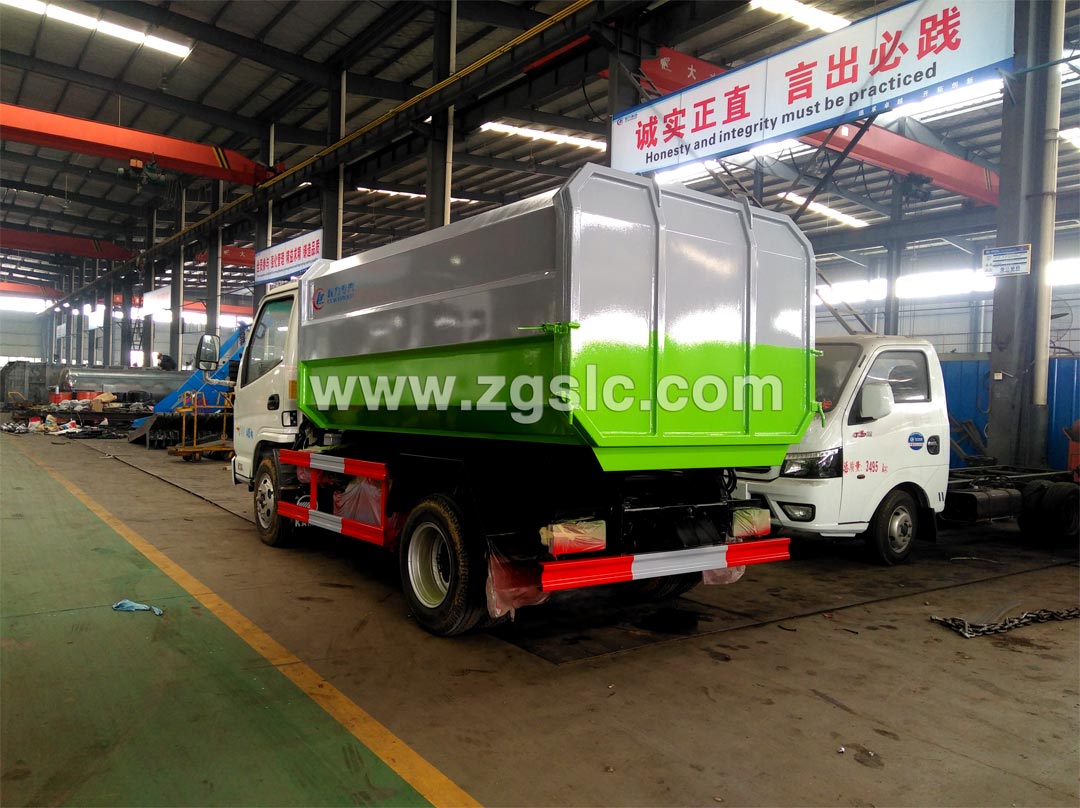 凱馬3.5方藍(lán)牌掛桶垃圾車(chē)_