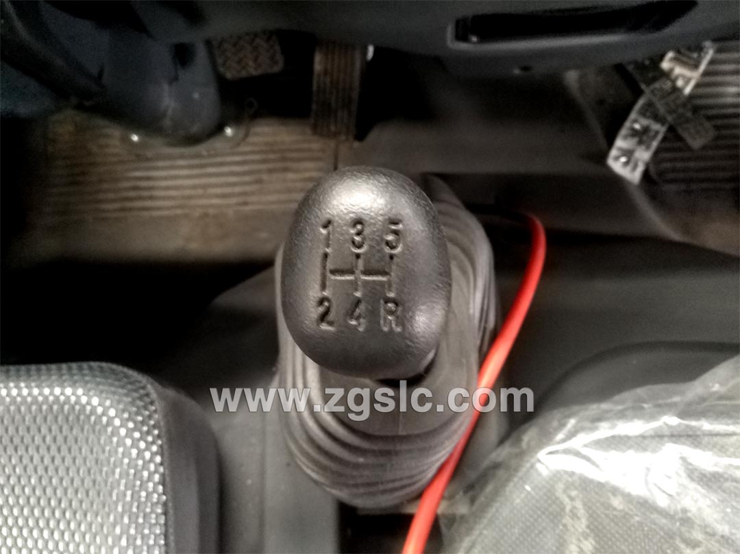 凱馬3.5方藍(lán)牌掛桶垃圾車(chē)_