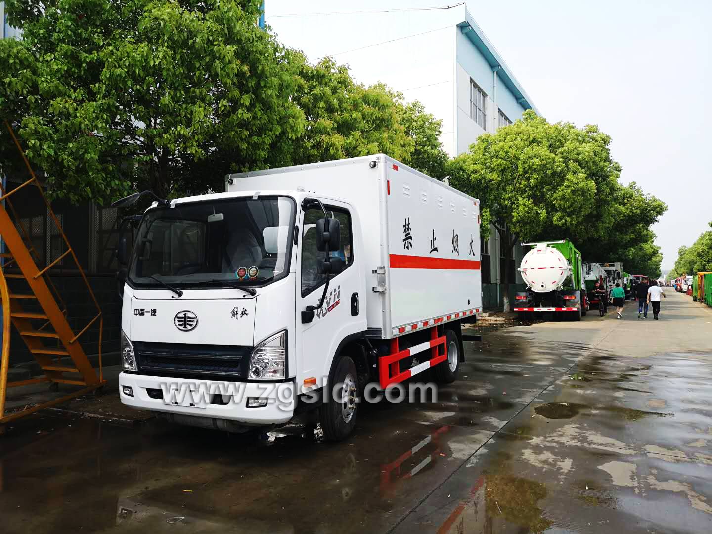 湖北程力解放虎威爆破器材運(yùn)輸車（國(guó)五）