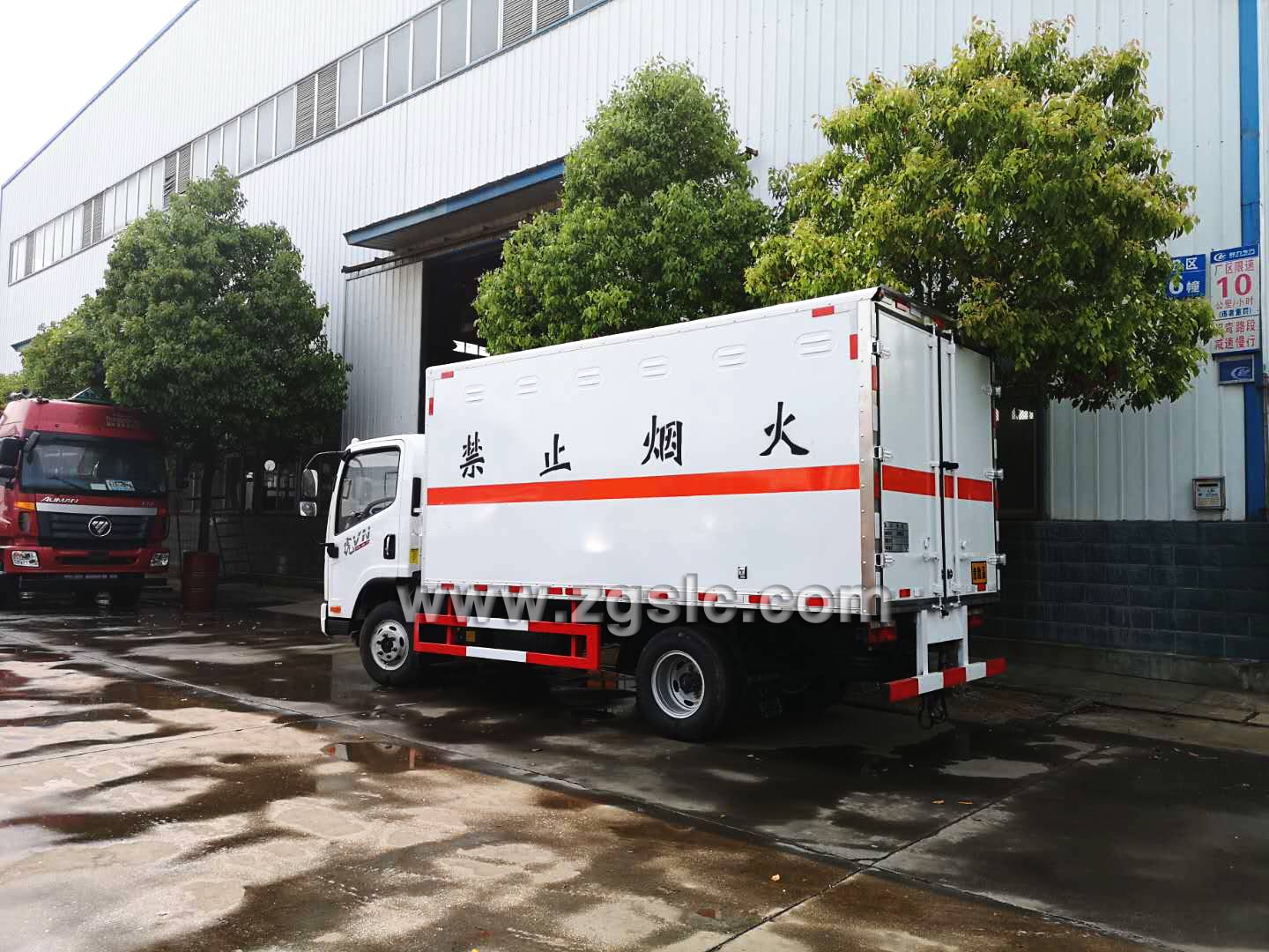 湖北程力解放虎威爆破器材運(yùn)輸車（國(guó)五）