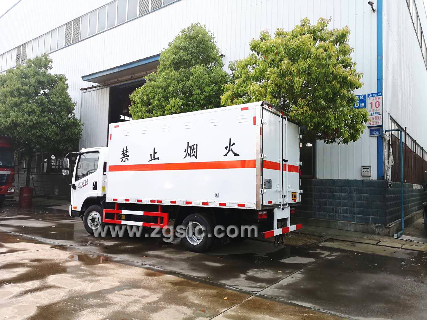 湖北程力解放虎威爆破器材運(yùn)輸車（國(guó)五）