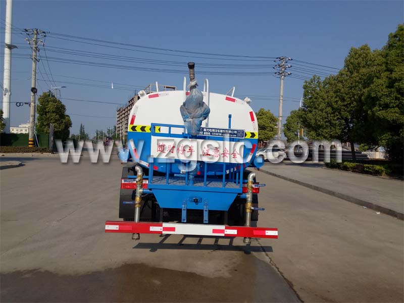 程力集團東風(fēng)福瑞卡多功能綠化灑水車.jpg