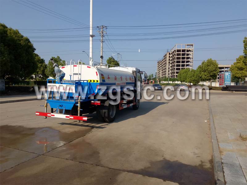程力集團東風(fēng)福瑞卡多功能綠化灑水車.jpg