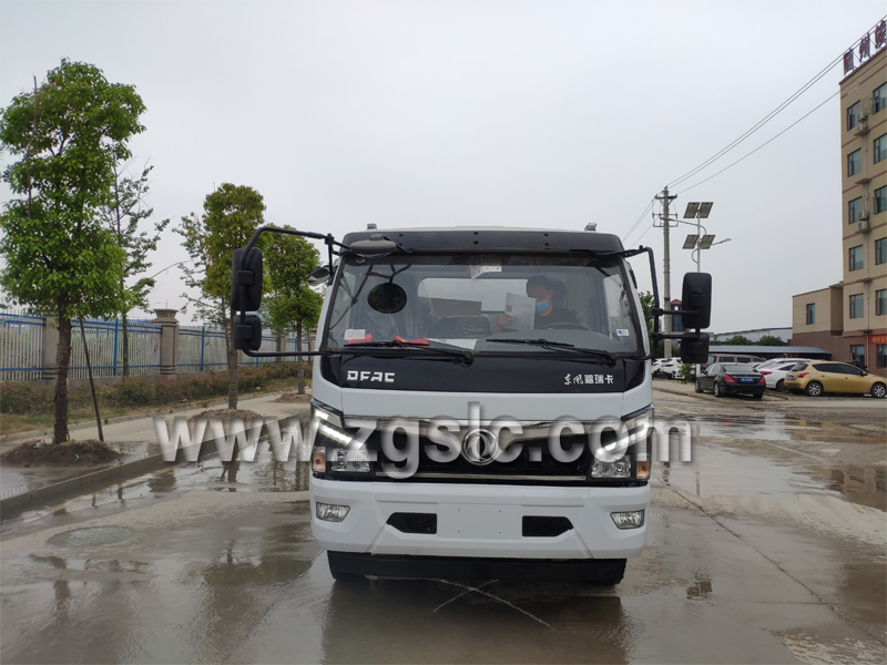 程力集團(tuán)東風(fēng)福瑞卡多功能綠化灑水車.jpg