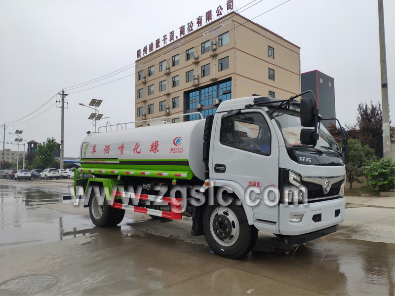 程力集團(tuán)東風(fēng)福瑞卡多功能綠化灑水車.jpg